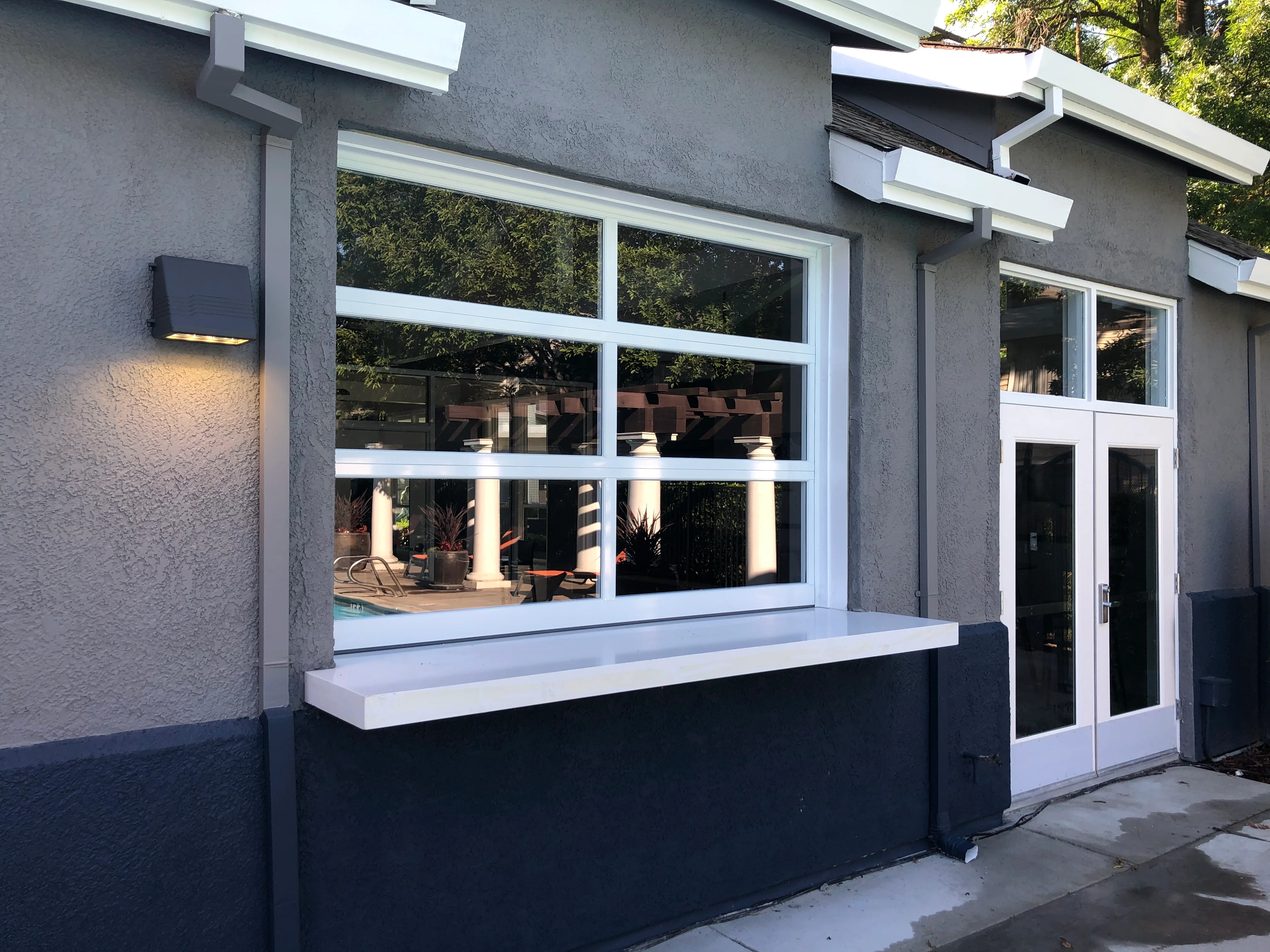 Bar & Restaurant Modern Glass Garage Doors Countertop - Image 8