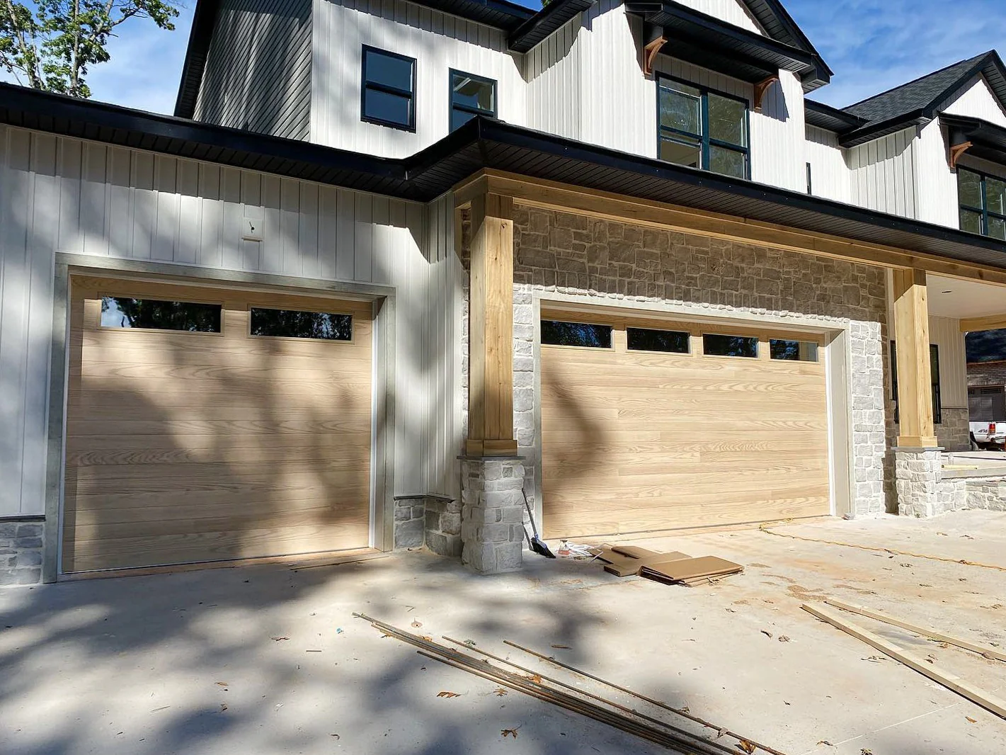 Cleo - Horizontal Grooves and Texture Steel Garage Door Modern Design - Image 44