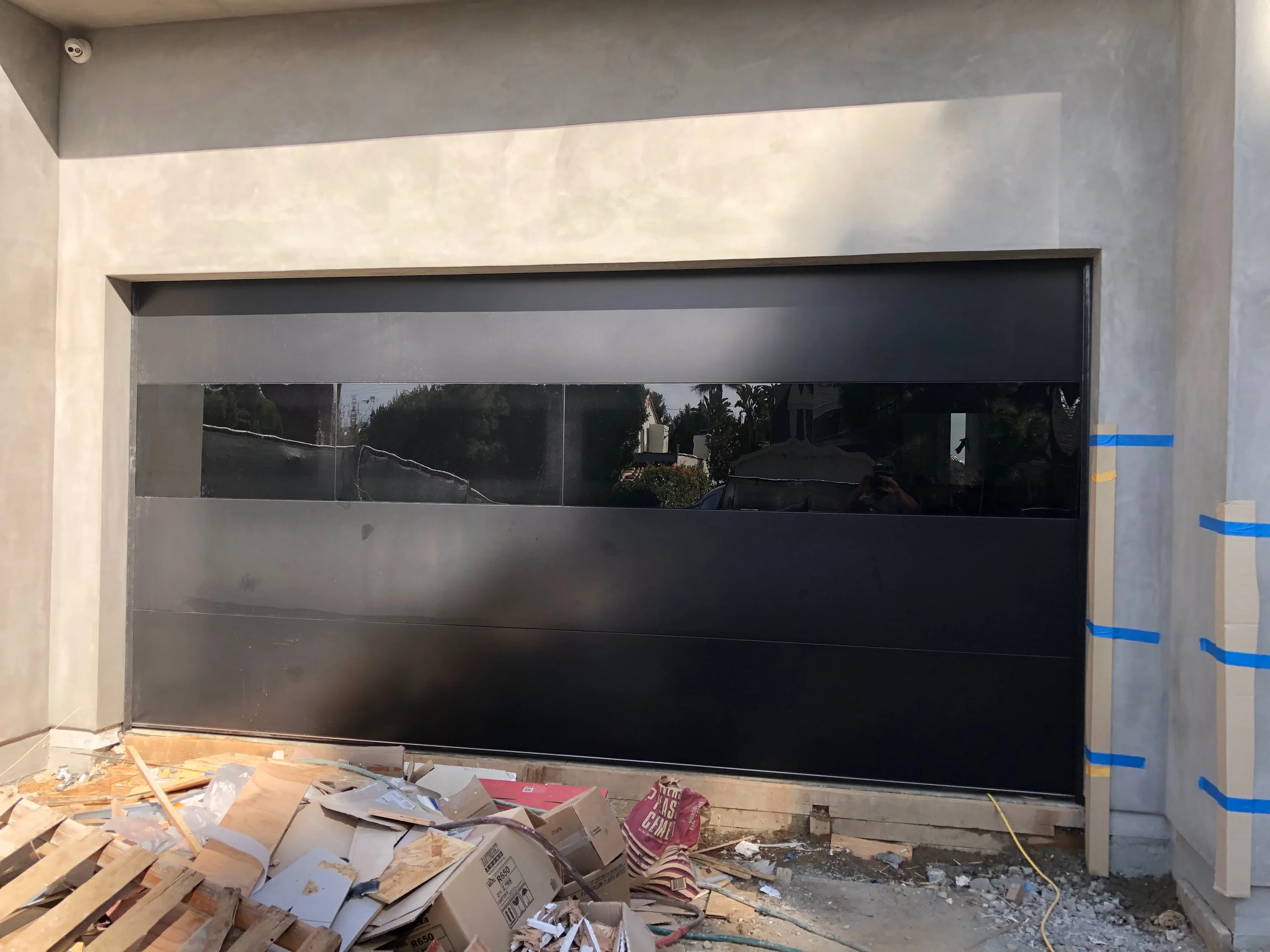 Infinity - Flush Panel Smooth Steel Garage Door with Horizontal Modern Glass Modern Design - Image 10